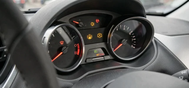 Comprendre les voyants du tableau de bord de la Peugeot 208 : significations et conseils Comprendre les voyants du tableau de bord de la Peugeot 208 : significations et conseils